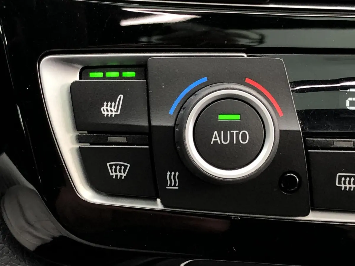 320i Centennial High Executive, NL AUTO, NAP, FACELIFT, M-SPORTPAKKET, PANORAMADAK, SPORTLEDER, 19INCH, CARPLAY