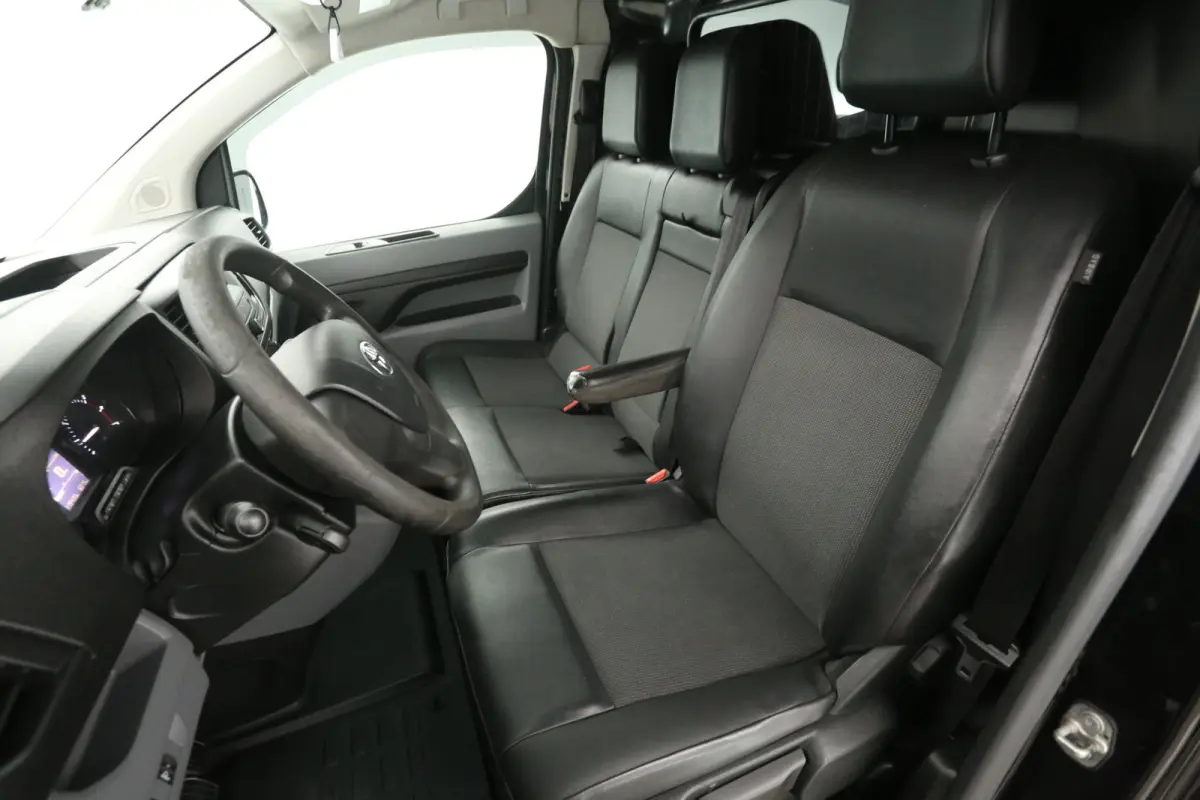 1.6 D-4D L2H1 | Airco | Cruise | 3 Zits | Imperiaal | Trekhaak | Parkeersens.