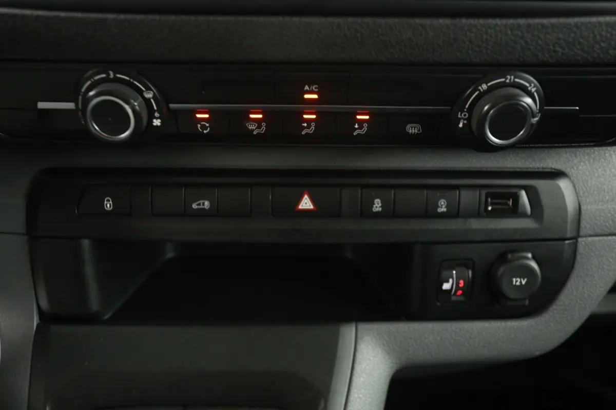 1.6 D-4D L2H1 | Airco | Cruise | 3 Zits | Imperiaal | Trekhaak | Parkeersens.