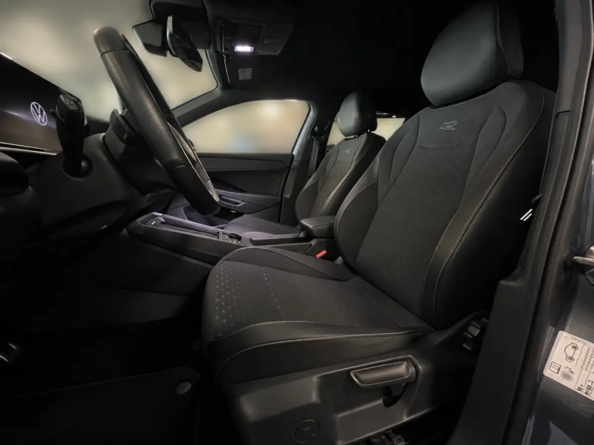 1.5 eTSI 150pk DSG R-Line | Navi | Trekhaak | Camera | Carplay