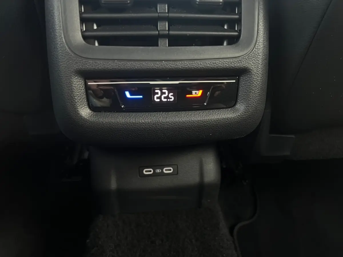1.5 eTSI 150pk DSG R-Line | Navi | Trekhaak | Camera | Carplay