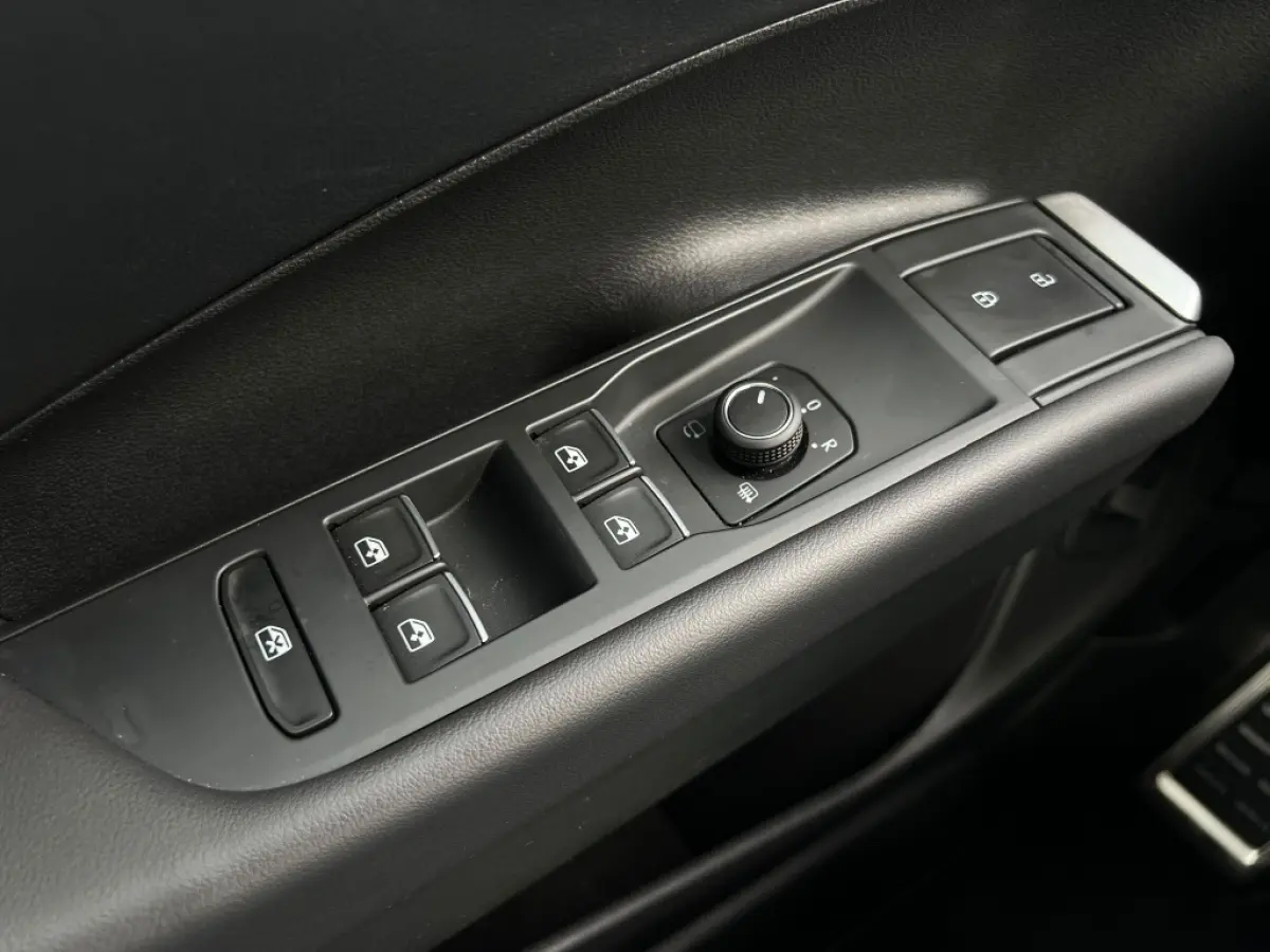 1.5 eTSI 150pk DSG R-Line | Navi | Trekhaak | Camera | Carplay