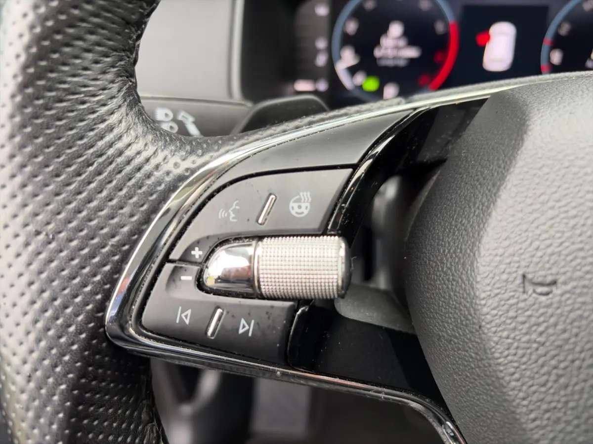 1.5 TSI ACT 150pk Automaat Business Edition | Schuifdak | Trekhaak | Stoelverwarming | Stuurverwarming | Camera | Carplay | Elektrische achterklep