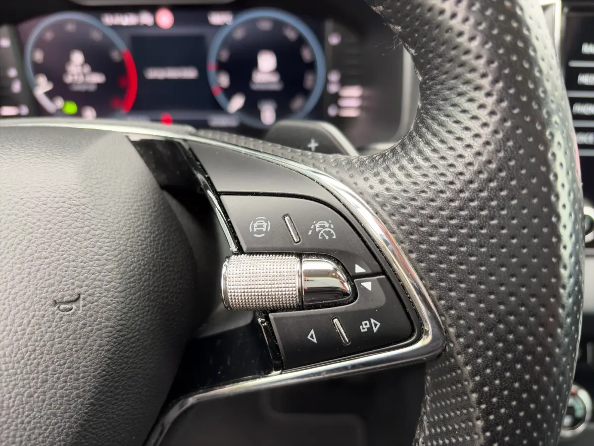 1.5 TSI ACT 150pk Automaat Business Edition | Schuifdak | Trekhaak | Stoelverwarming | Stuurverwarming | Camera | Carplay | Elektrische achterklep