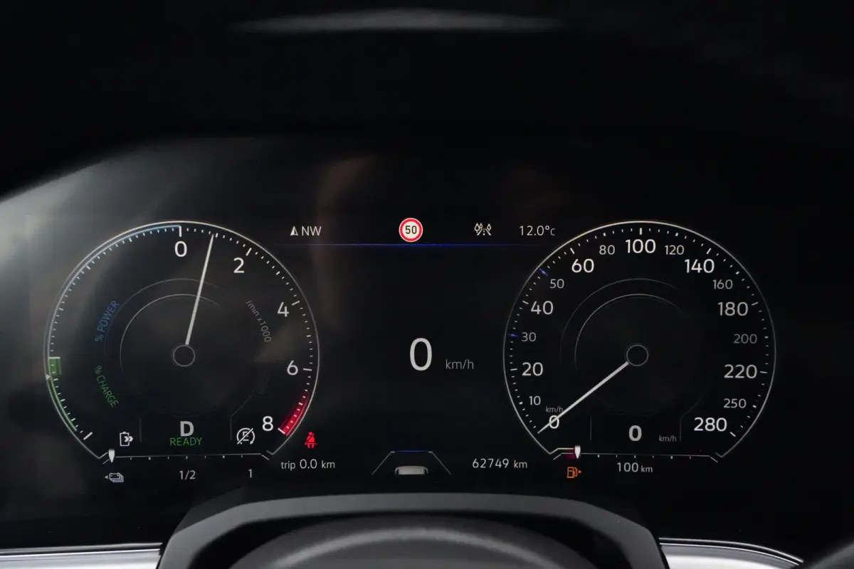 3.0 TSi eHybrid 4MOTION Elegance Volkswagen Touareg 3.0 TSI eHybrid 4Motion Elegance | 381 PK | Panoramadak | Trekhaak | 360° Camera | Head-up display olkswagen Touareg 3.0 TSI eHybrid 4Mot
