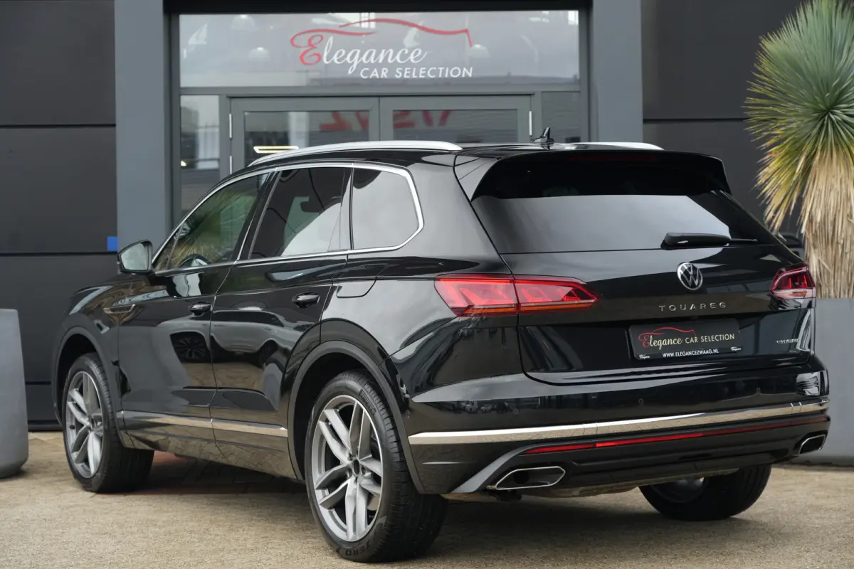 3.0 TSi eHybrid 4MOTION Elegance Volkswagen Touareg 3.0 TSI eHybrid 4Motion Elegance | 381 PK | Panoramadak | Trekhaak | 360° Camera | Head-up display olkswagen Touareg 3.0 TSI eHybrid 4Mot