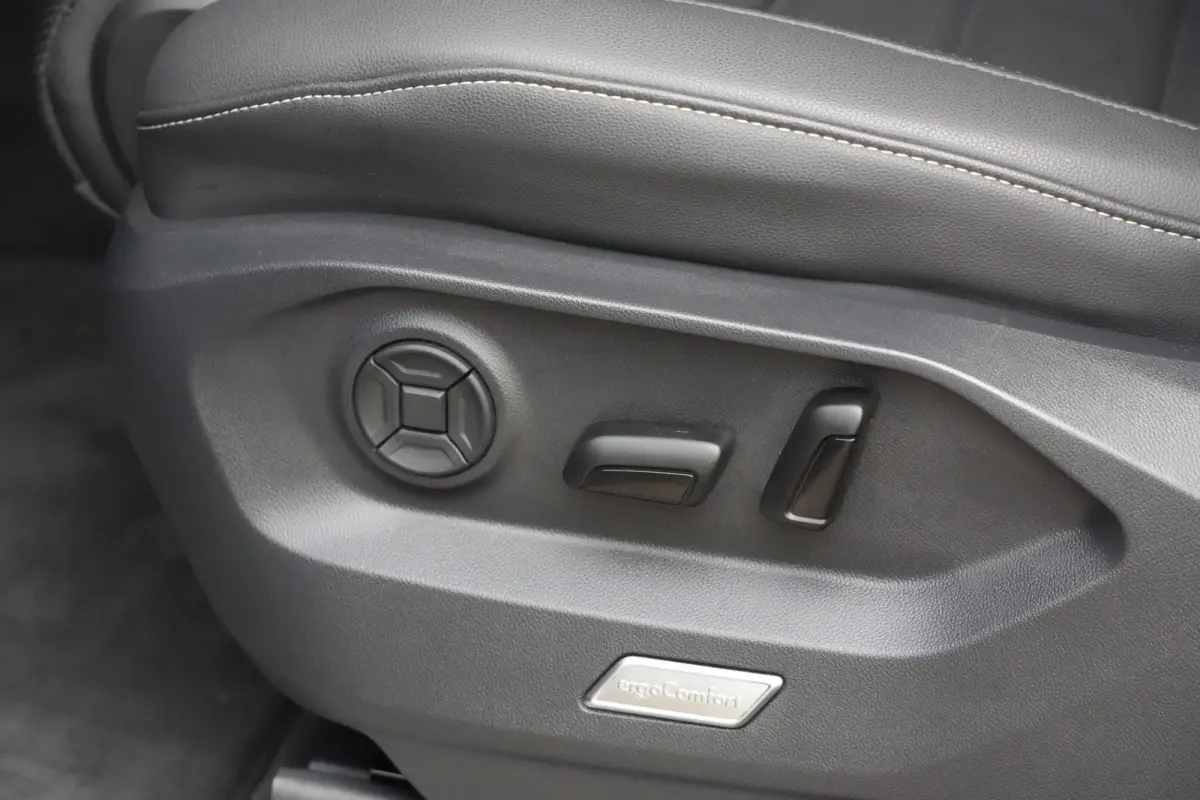 3.0 TSi eHybrid 4MOTION Elegance Volkswagen Touareg 3.0 TSI eHybrid 4Motion Elegance | 381 PK | Panoramadak | Trekhaak | 360° Camera | Head-up display olkswagen Touareg 3.0 TSI eHybrid 4Mot