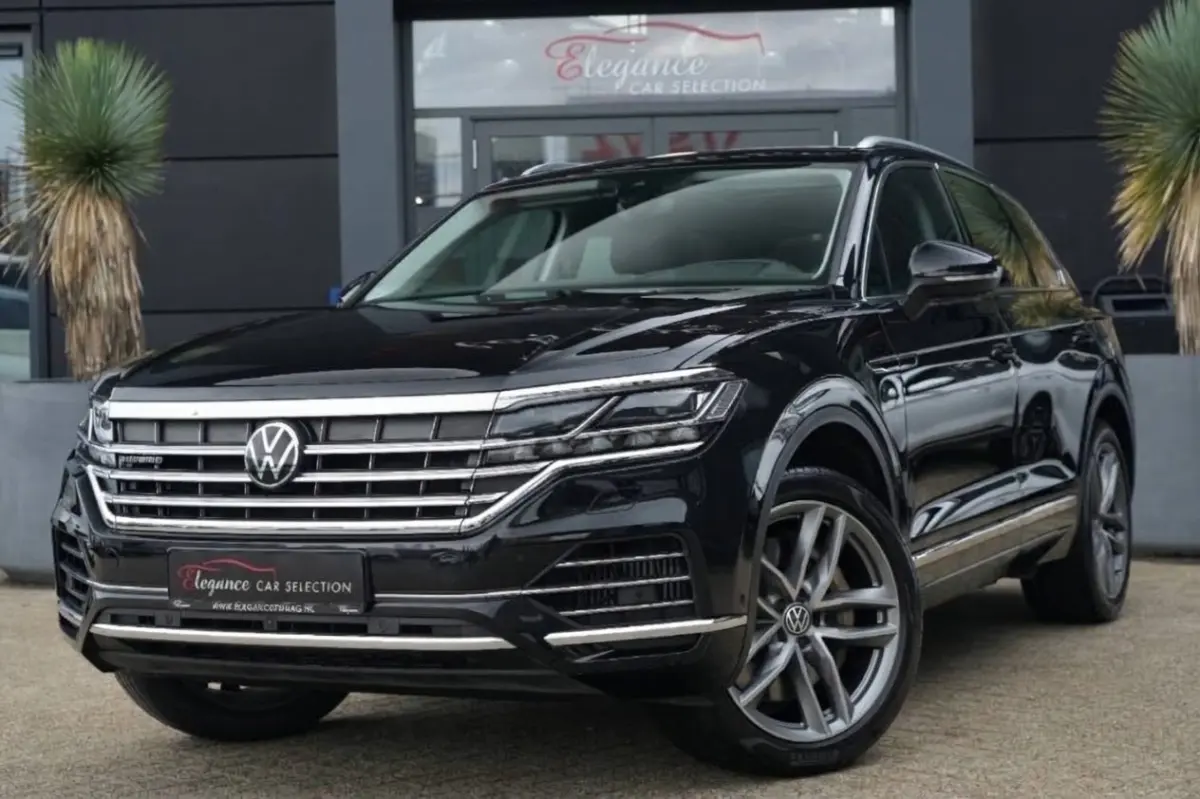 3.0 TSi eHybrid 4MOTION Elegance Volkswagen Touareg 3.0 TSI eHybrid 4Motion Elegance | 381 PK | Panoramadak | Trekhaak | 360° Camera | Head-up display olkswagen Touareg 3.0 TSI eHybrid 4Mot