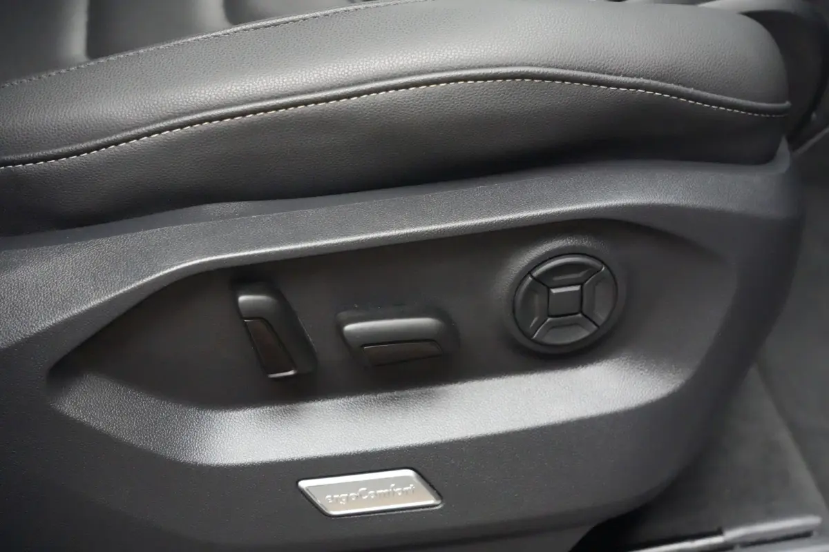 3.0 TSi eHybrid 4MOTION Elegance Volkswagen Touareg 3.0 TSI eHybrid 4Motion Elegance | 381 PK | Panoramadak | Trekhaak | 360° Camera | Head-up display olkswagen Touareg 3.0 TSI eHybrid 4Mot