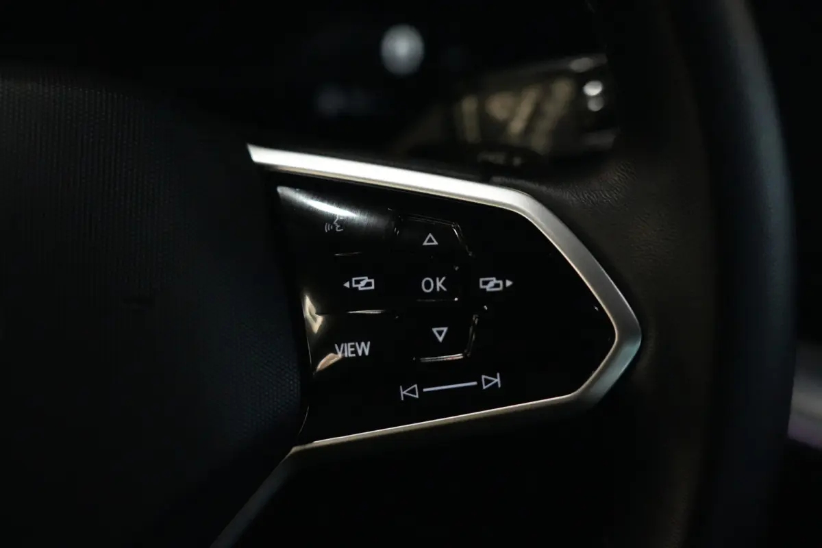 3.0 TSi eHybrid 4MOTION Elegance Volkswagen Touareg 3.0 TSI eHybrid 4Motion Elegance | 381 PK | Panoramadak | Trekhaak | 360° Camera | Head-up display olkswagen Touareg 3.0 TSI eHybrid 4Mot