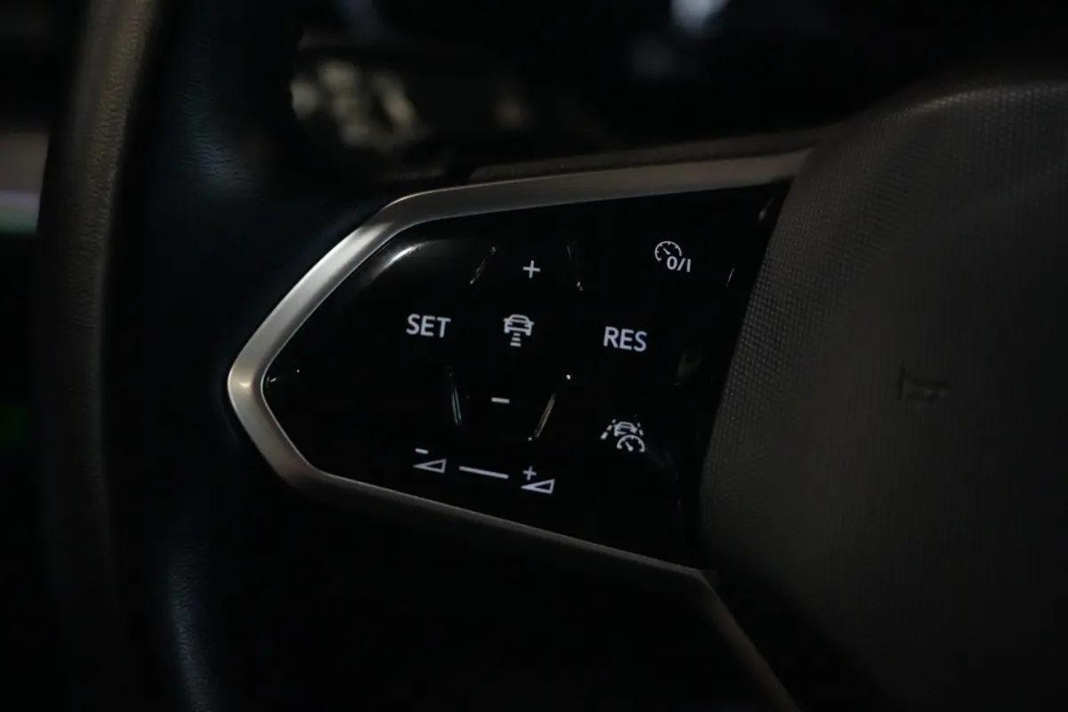 3.0 TSi eHybrid 4MOTION Elegance Volkswagen Touareg 3.0 TSI eHybrid 4Motion Elegance | 381 PK | Panoramadak | Trekhaak | 360° Camera | Head-up display olkswagen Touareg 3.0 TSI eHybrid 4Mot
