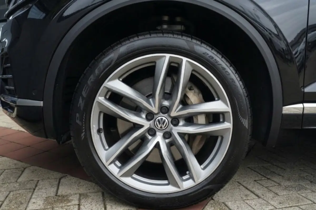 3.0 TSi eHybrid 4MOTION Elegance Volkswagen Touareg 3.0 TSI eHybrid 4Motion Elegance | 381 PK | Panoramadak | Trekhaak | 360° Camera | Head-up display olkswagen Touareg 3.0 TSI eHybrid 4Mot