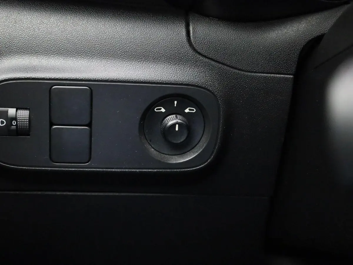 1.2 PureTech Feel | APPLE CARPLAY - ANDROID AUTO | CRUISE CONTROL | CLIMATE CONTROL | PARKEERSENSOREN | MULTIFUNCTIONEEL STUURWIEL |