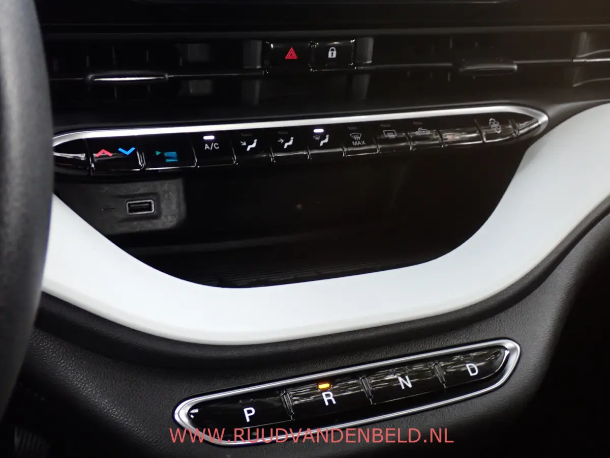 42kWh 88%SOH PASSION CARPLAY / DAB / 16-INCH / CCS