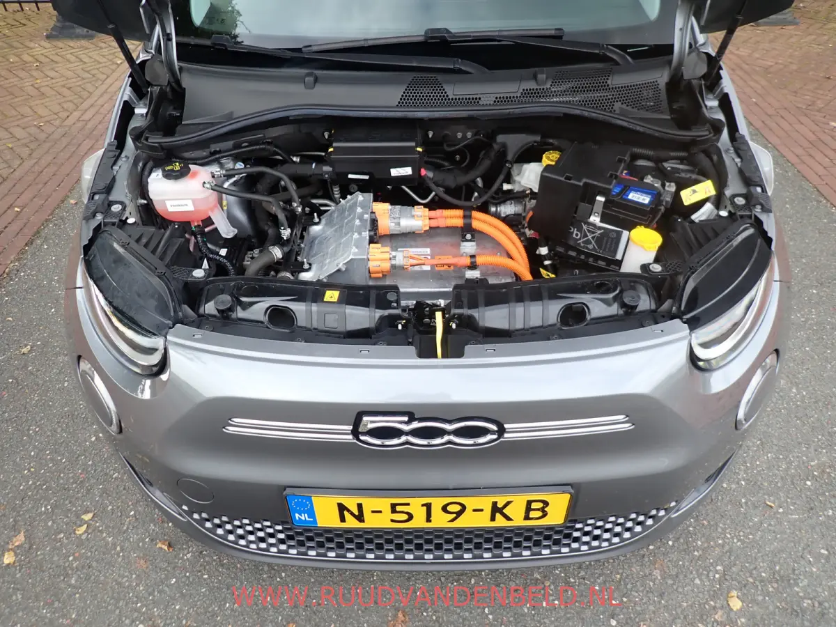 42kWh 88%SOH PASSION CARPLAY / DAB / 16-INCH / CCS