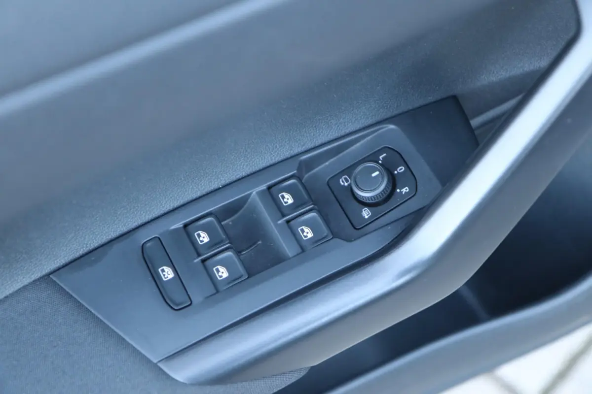 1.0 TSI 95pk Life | Trekhaak | Achteruitrijcamera | Stoelverwarming | Navigatie | App Connect