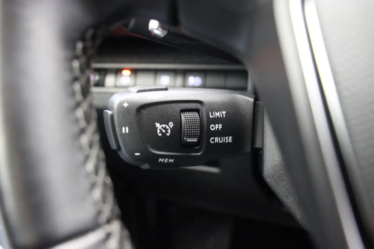 1.6 HYbrid 225 Allure Pack Business - Digitaal Cockpit, Carplay, Camera