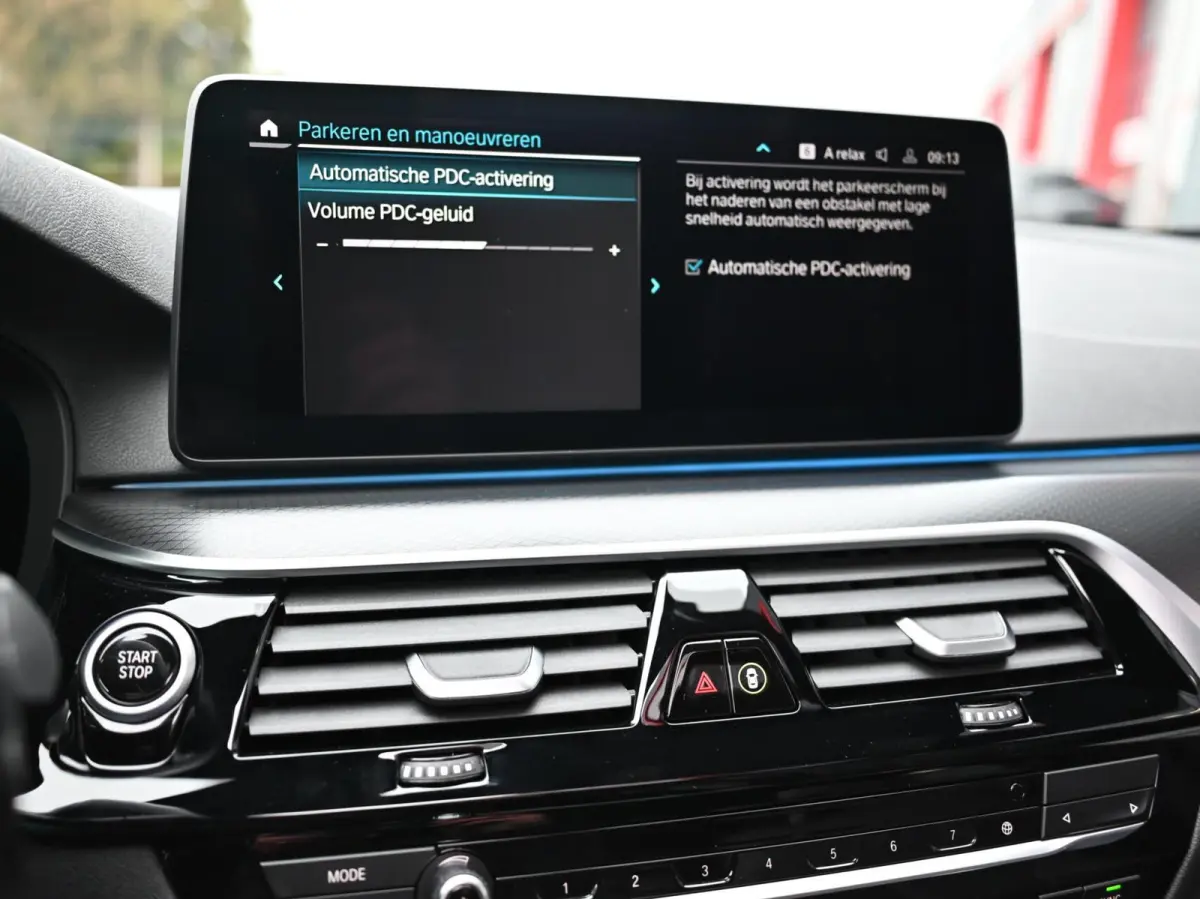 530e xDrive M-Sport | Pano | LED | Leder | Memory | PDC | Cruise | Stoelverwarming | Carplay | Ambient | Trekhaak | Harmon Kardon | Android Auto | Comfort Stoelen