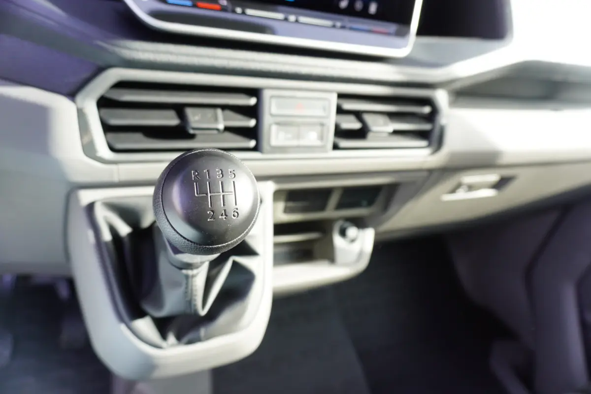 163pk RWD Facelift L3H3/L2H2 3500kg Trekvermogen Navigatie Apple Carplay Camera Parkeersensoren Digitaal dashboard