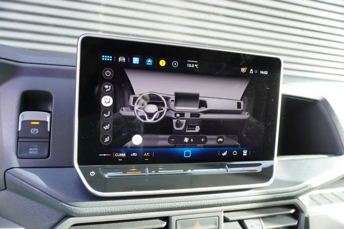 163pk RWD Facelift L3H3/L2H2 3500kg Trekvermogen Navigatie Apple Carplay Camera Parkeersensoren Digitaal dashboard