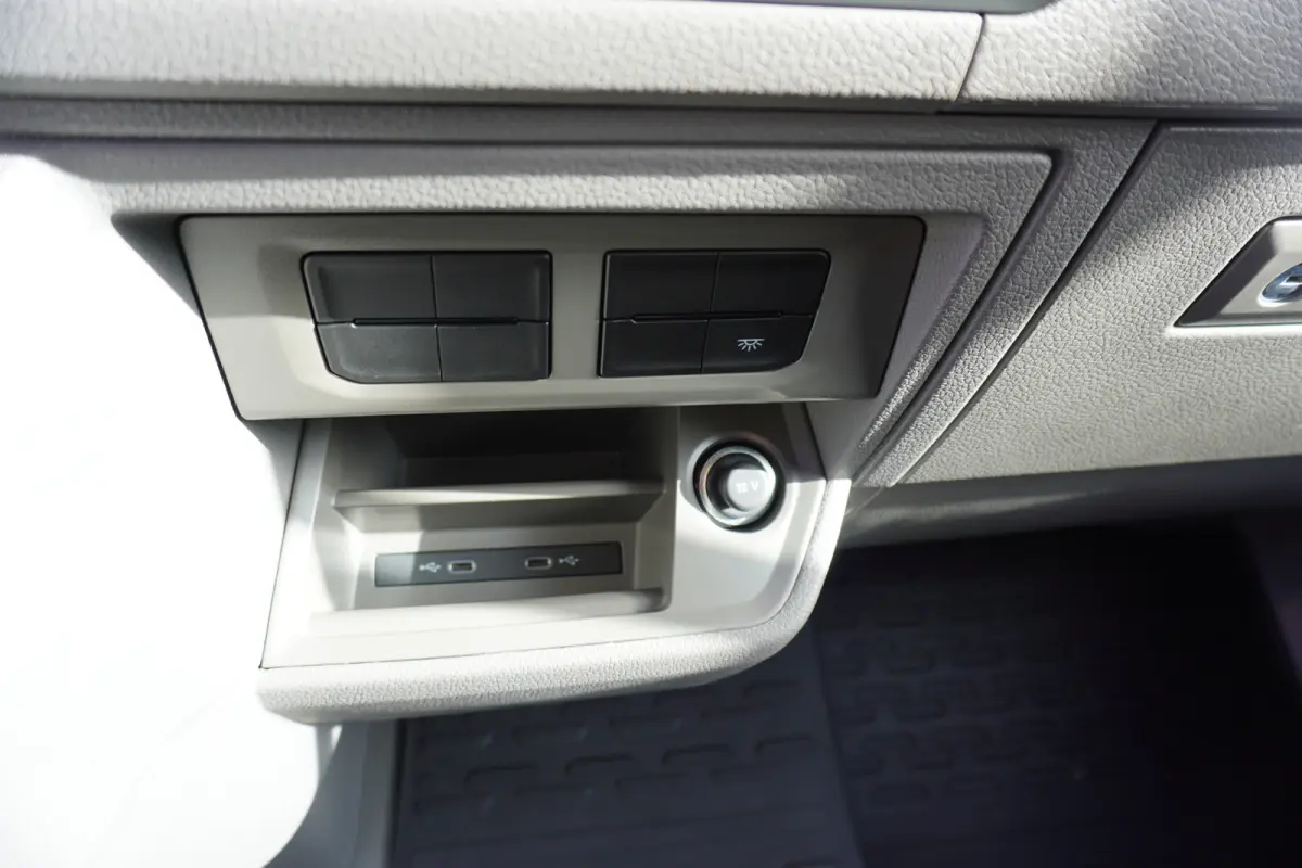 163pk RWD Facelift L3H3/L2H2 3500kg Trekvermogen Navigatie Apple Carplay Camera Parkeersensoren Digitaal dashboard