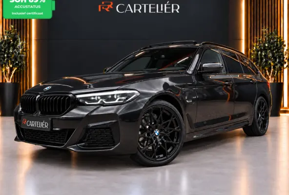 530e xDrive M-Sport | Pano | LED | Leder | Memory | PDC | Cruise | Stoelverwarming | Carplay | Ambient | Trekhaak | Harmon Kardon | Android Auto | Comfort Stoelen