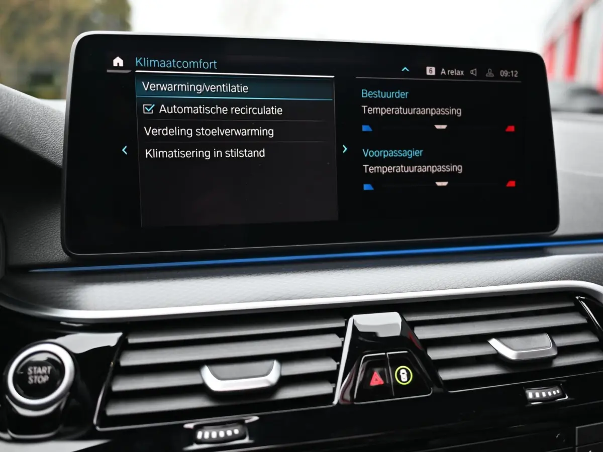 530e xDrive M-Sport | Pano | LED | Leder | Memory | PDC | Cruise | Stoelverwarming | Carplay | Ambient | Trekhaak | Harmon Kardon | Android Auto | Comfort Stoelen