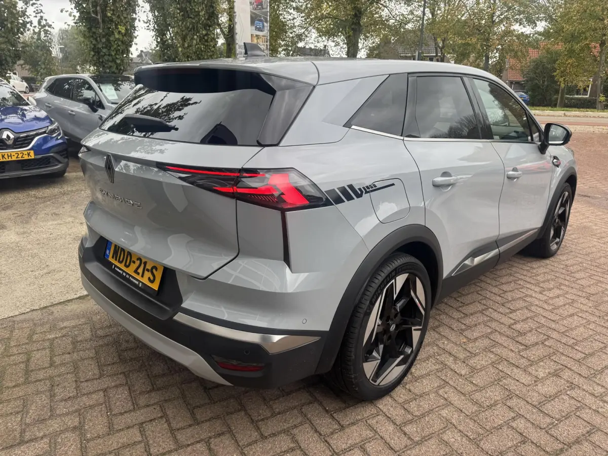 1.8 E-Tech full hybrid 160 iconic