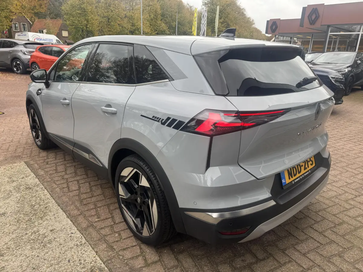 1.8 E-Tech full hybrid 160 iconic