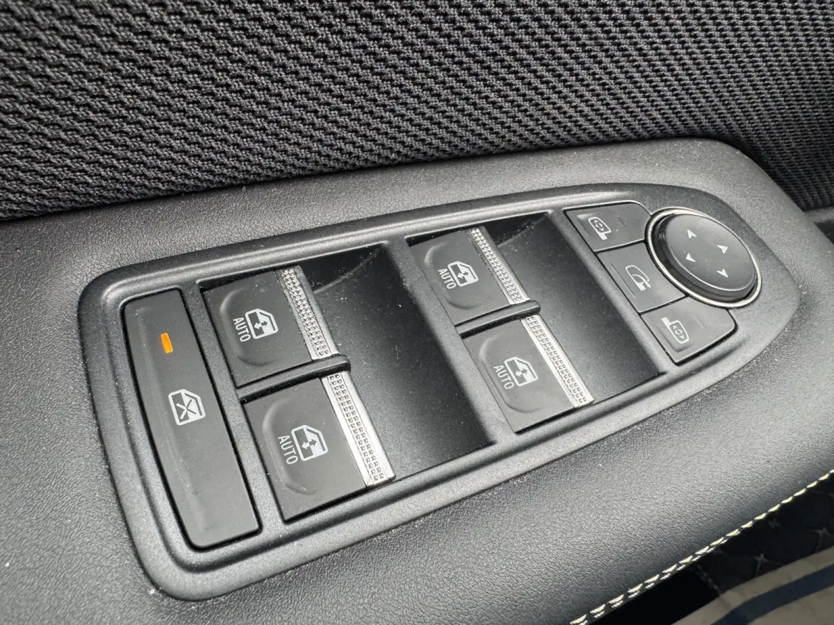 1.8 E-Tech full hybrid 160 iconic