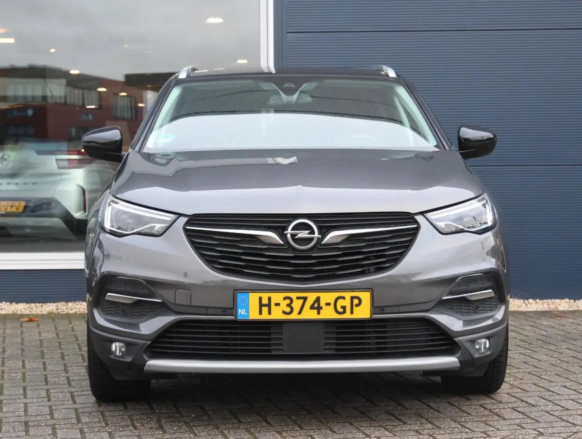 130pk Innovation | 1ste eigenaar | Trekhaak | Camera | 18"LMV Bi Color | Electrische klep | AUTOMAAT