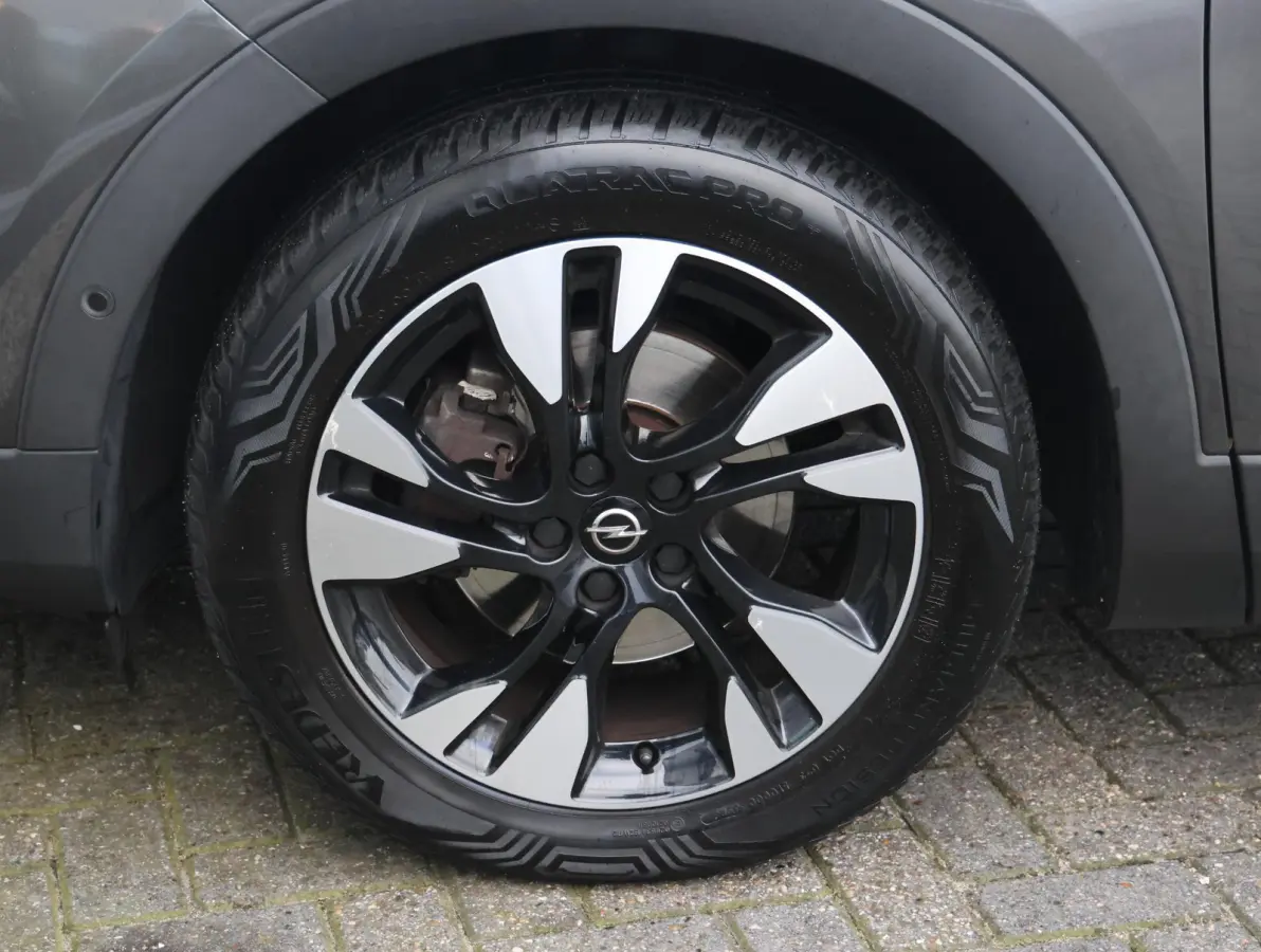 130pk Innovation | 1ste eigenaar | Trekhaak | Camera | 18"LMV Bi Color | Electrische klep | AUTOMAAT