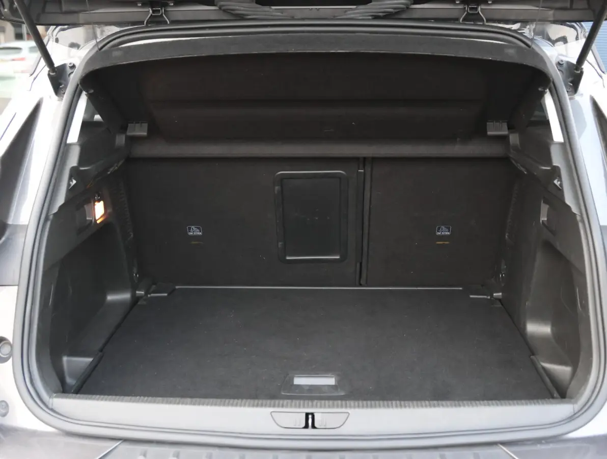 130pk Innovation | 1ste eigenaar | Trekhaak | Camera | 18"LMV Bi Color | Electrische klep | AUTOMAAT