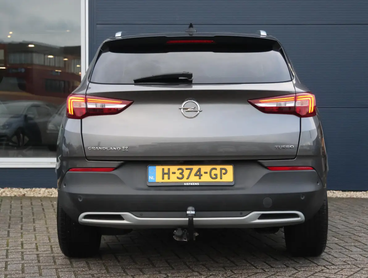 130pk Innovation | 1ste eigenaar | Trekhaak | Camera | 18"LMV Bi Color | Electrische klep | AUTOMAAT