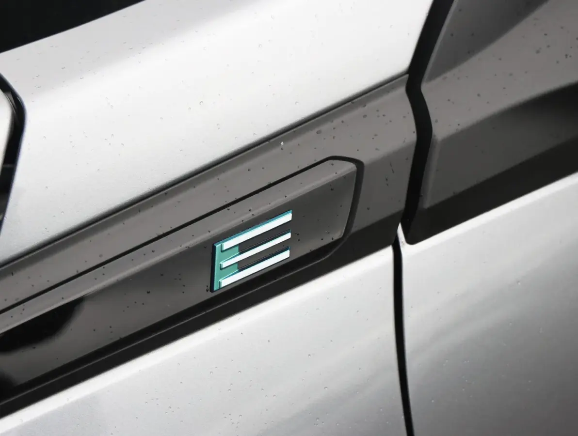 EV Allure Avantage 54 kWh 8 jaar garantie! | Camera 360* | Warmtepomp | Keyless | 17" LMV | Apple Carplay & Android Auto