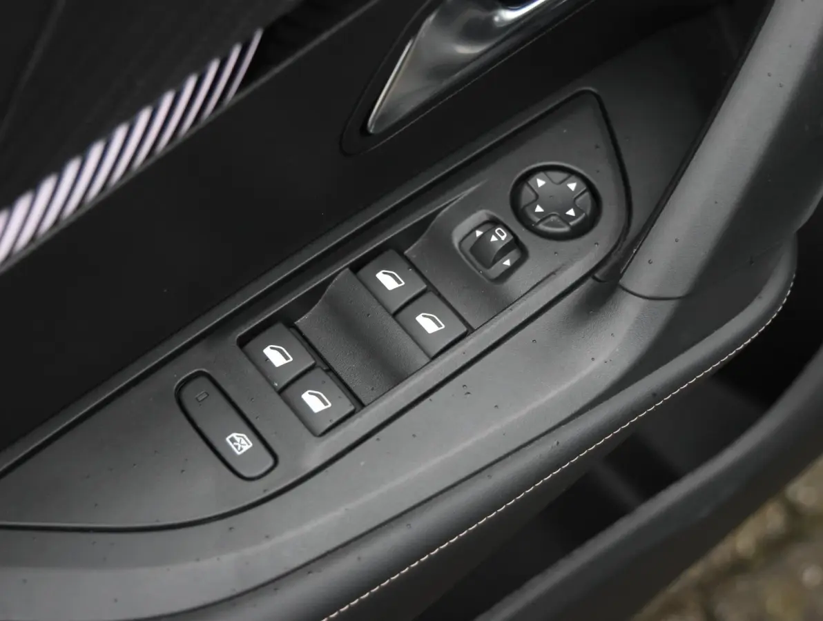 EV Allure Avantage 54 kWh 8 jaar garantie! | Camera 360* | Warmtepomp | Keyless | 17" LMV | Apple Carplay & Android Auto