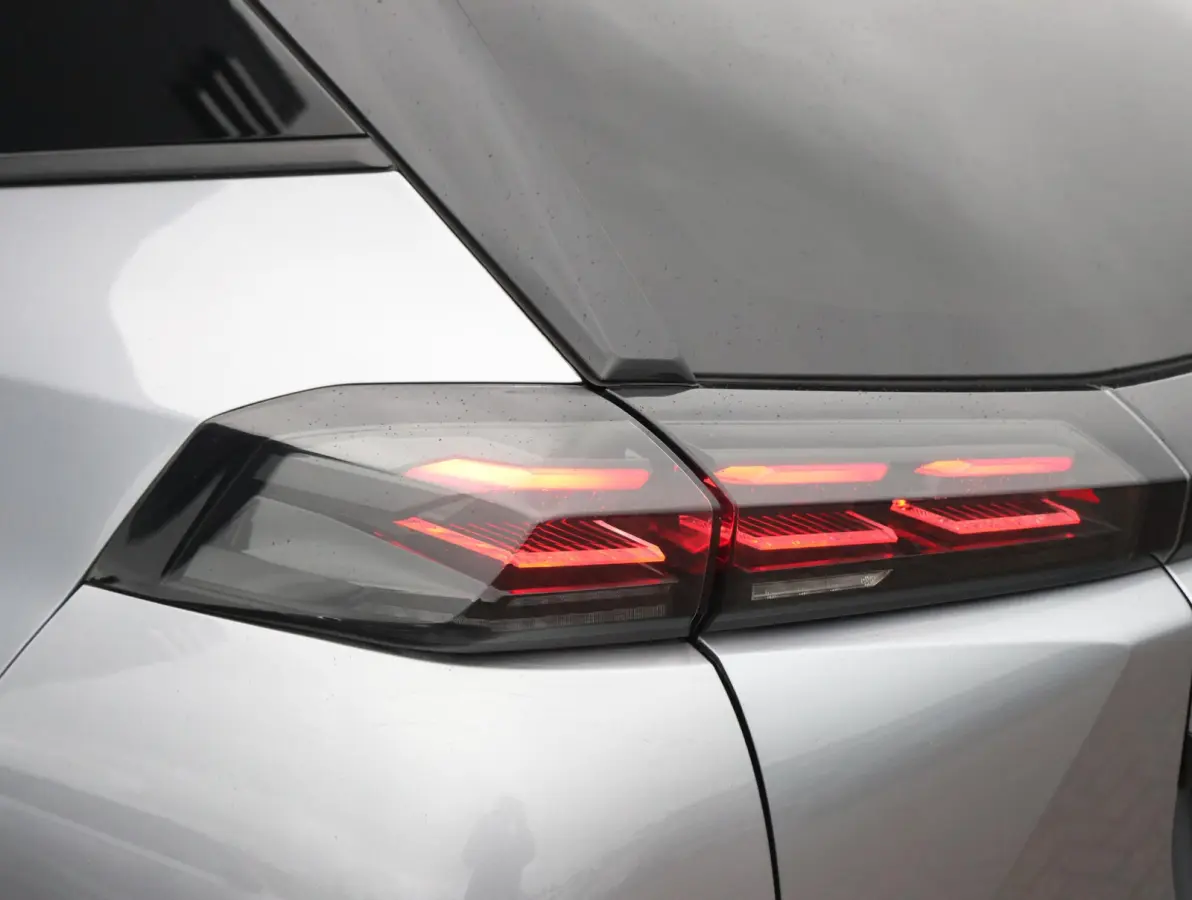 EV Allure Avantage 54 kWh 8 jaar garantie! | Camera 360* | Warmtepomp | Keyless | 17" LMV | Apple Carplay & Android Auto