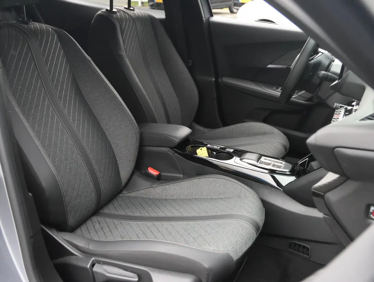 EV Allure Avantage 54 kWh 8 jaar garantie! | Camera 360* | Warmtepomp | Keyless | 17" LMV | Apple Carplay & Android Auto