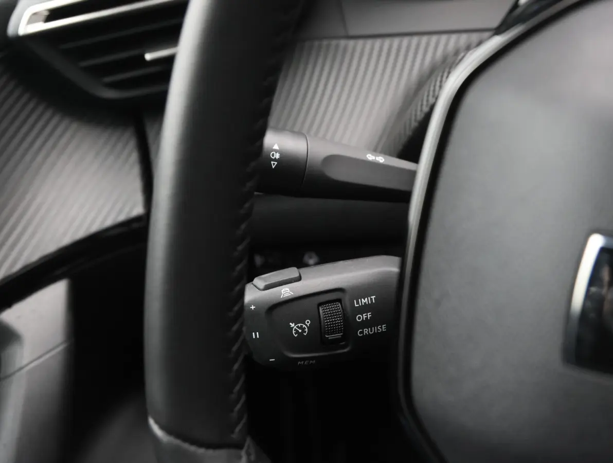 EV Allure Avantage 54 kWh 8 jaar garantie! | Camera 360* | Warmtepomp | Keyless | 17" LMV | Apple Carplay & Android Auto