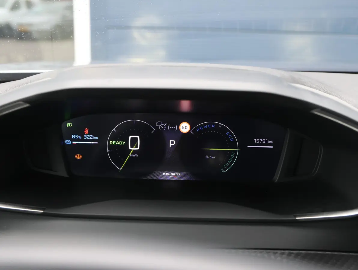EV Allure Avantage 54 kWh 8 jaar garantie! | Camera 360* | Warmtepomp | Keyless | 17" LMV | Apple Carplay & Android Auto