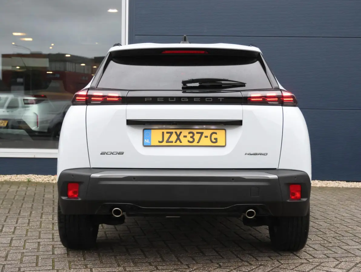 1.2 Hybrid 145 Allure 8 jaar garantie! | Parkeersensoren V+A | 17" LMV | Navigatie Apple Carplay & Android Auto