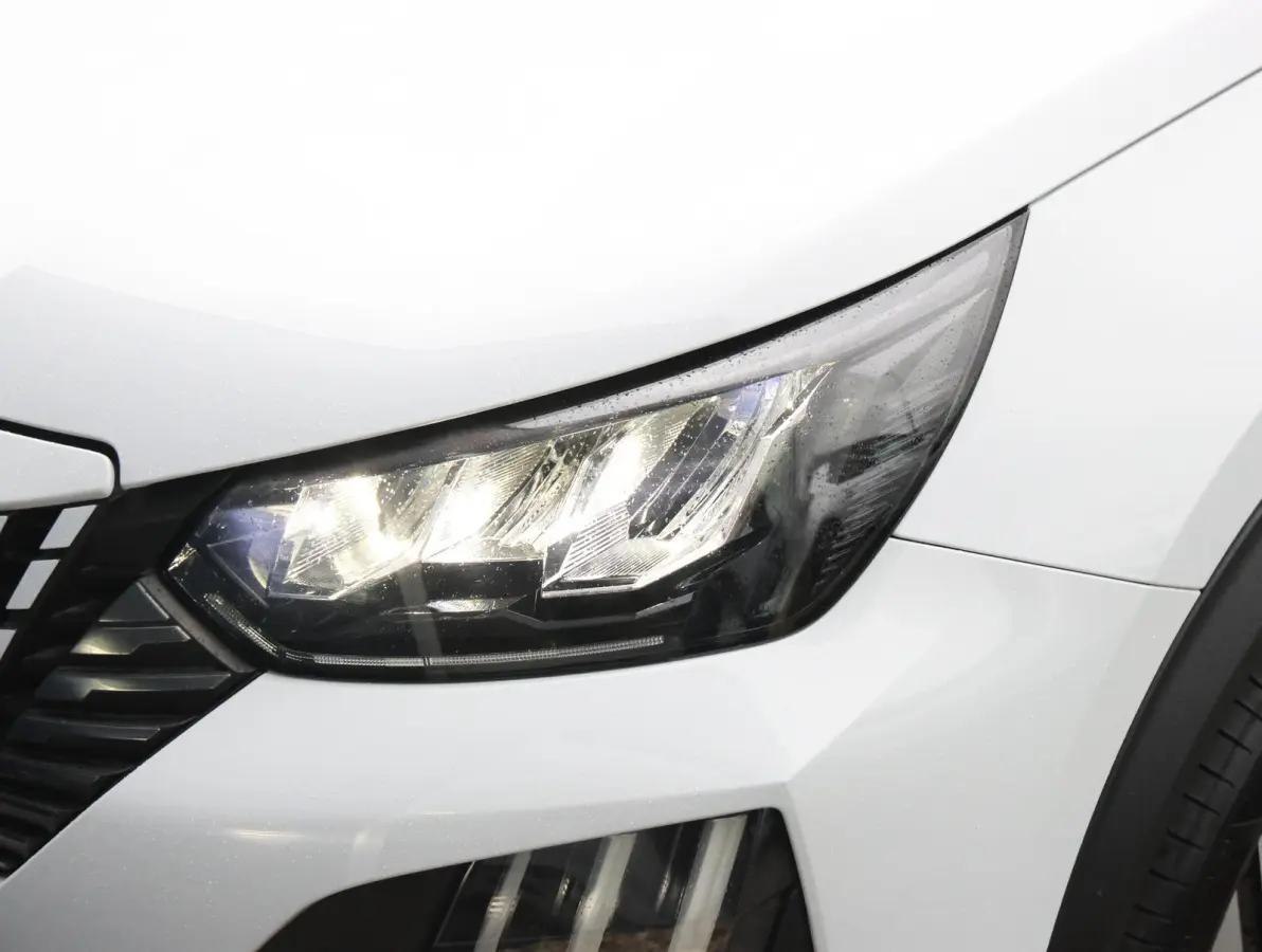 1.2 Hybrid 145 Allure 8 jaar garantie! | Parkeersensoren V+A | 17" LMV | Navigatie Apple Carplay & Android Auto