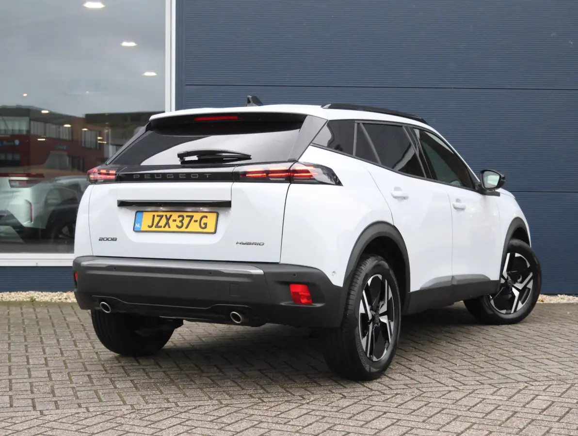 1.2 Hybrid 145 Allure 8 jaar garantie! | Parkeersensoren V+A | 17" LMV | Navigatie Apple Carplay & Android Auto