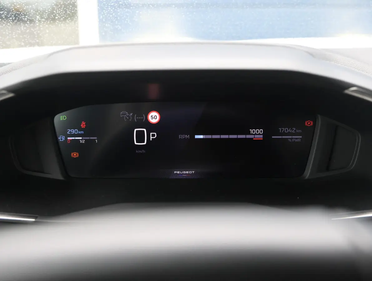 1.2 Hybrid 145 Allure 8 jaar garantie! | Parkeersensoren V+A | 17" LMV | Navigatie Apple Carplay & Android Auto