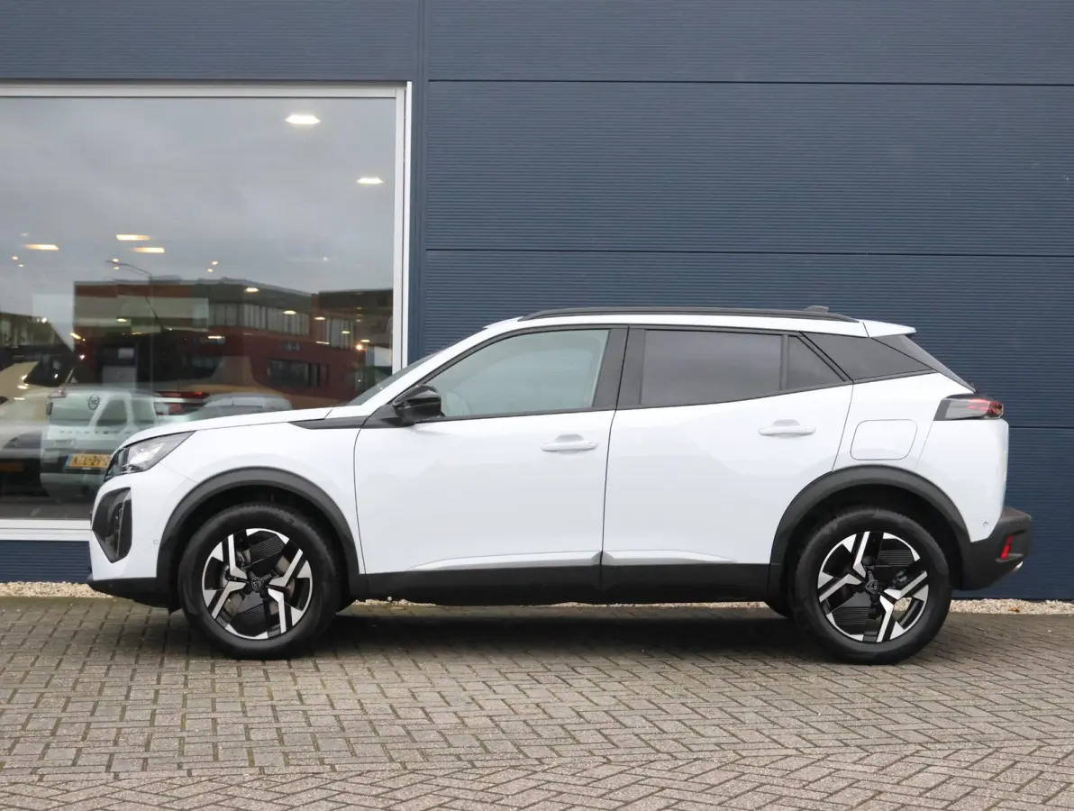 1.2 Hybrid 145 Allure 8 jaar garantie! | Parkeersensoren V+A | 17" LMV | Navigatie Apple Carplay & Android Auto
