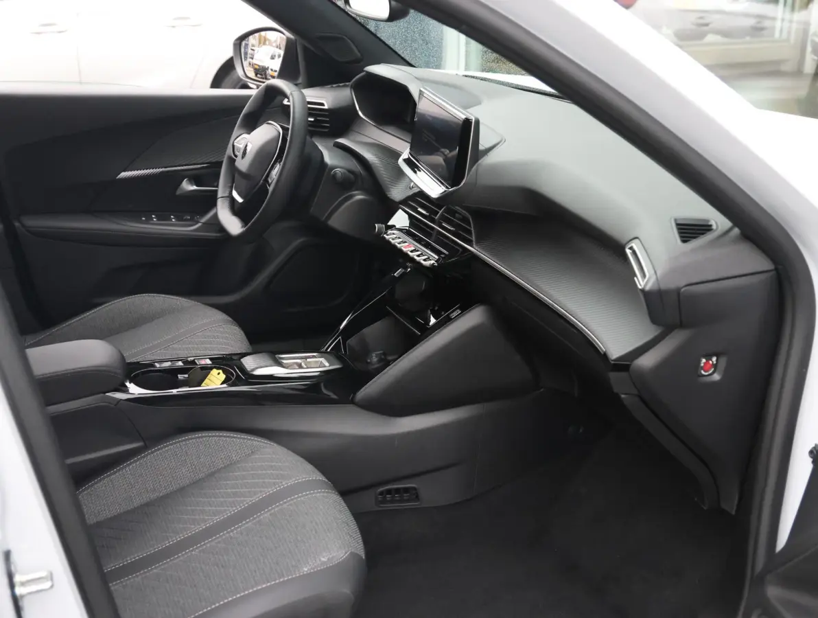 1.2 Hybrid 145 Allure 8 jaar garantie! | Parkeersensoren V+A | 17" LMV | Navigatie Apple Carplay & Android Auto