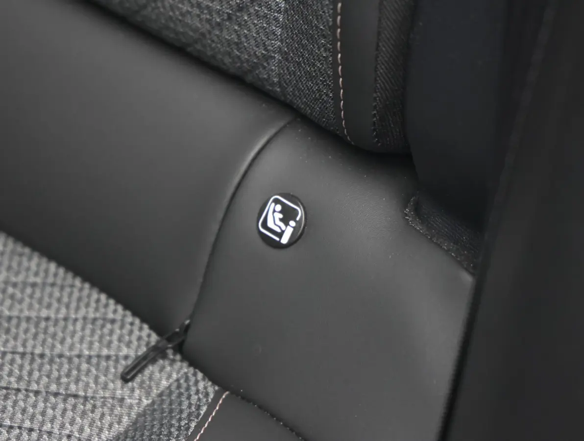 1.2 Hybrid 145 Allure 8 jaar garantie! | Parkeersensoren V+A | 17" LMV | Navigatie Apple Carplay & Android Auto