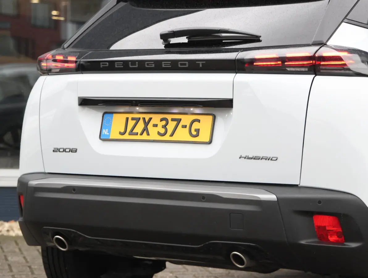 1.2 Hybrid 145 Allure 8 jaar garantie! | Parkeersensoren V+A | 17" LMV | Navigatie Apple Carplay & Android Auto