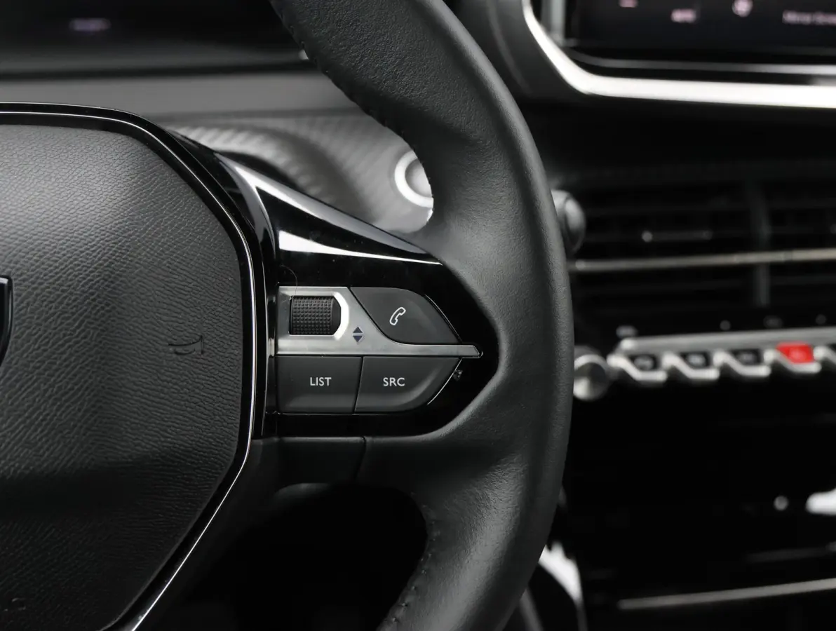 1.2 Hybrid 145 Allure 8 jaar garantie! | Parkeersensoren V+A | 17" LMV | Navigatie Apple Carplay & Android Auto