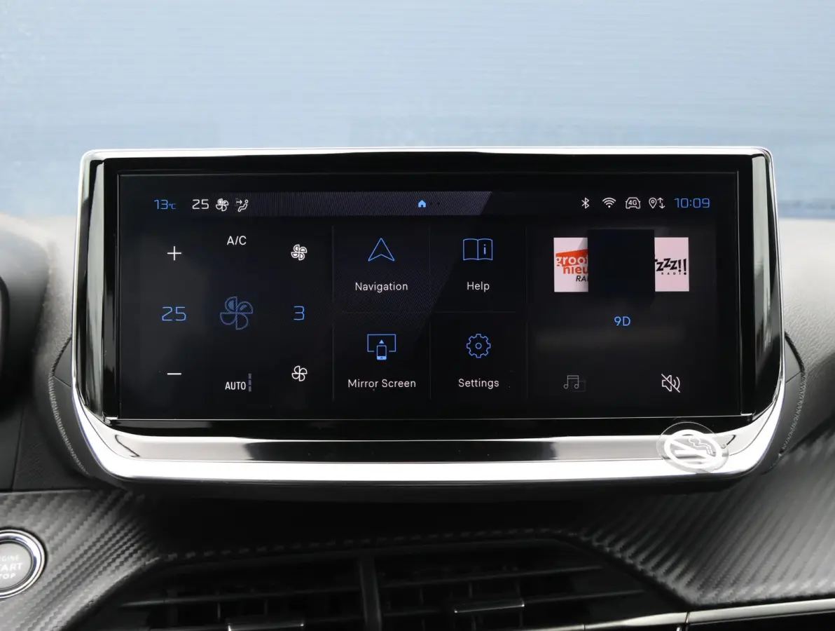 1.2 Hybrid 145 Allure 8 jaar garantie! | Parkeersensoren V+A | 17" LMV | Navigatie Apple Carplay & Android Auto